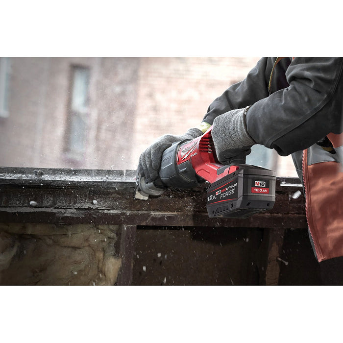 Máy cưa kiếm Milwaukee M18 FSX dùng Pin 18V, độ xọc 32mm