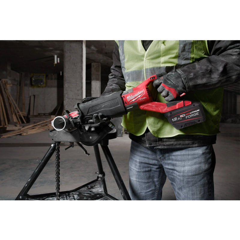 Máy cưa kiếm Milwaukee M18 FSX dùng Pin 18V, độ xọc 32mm