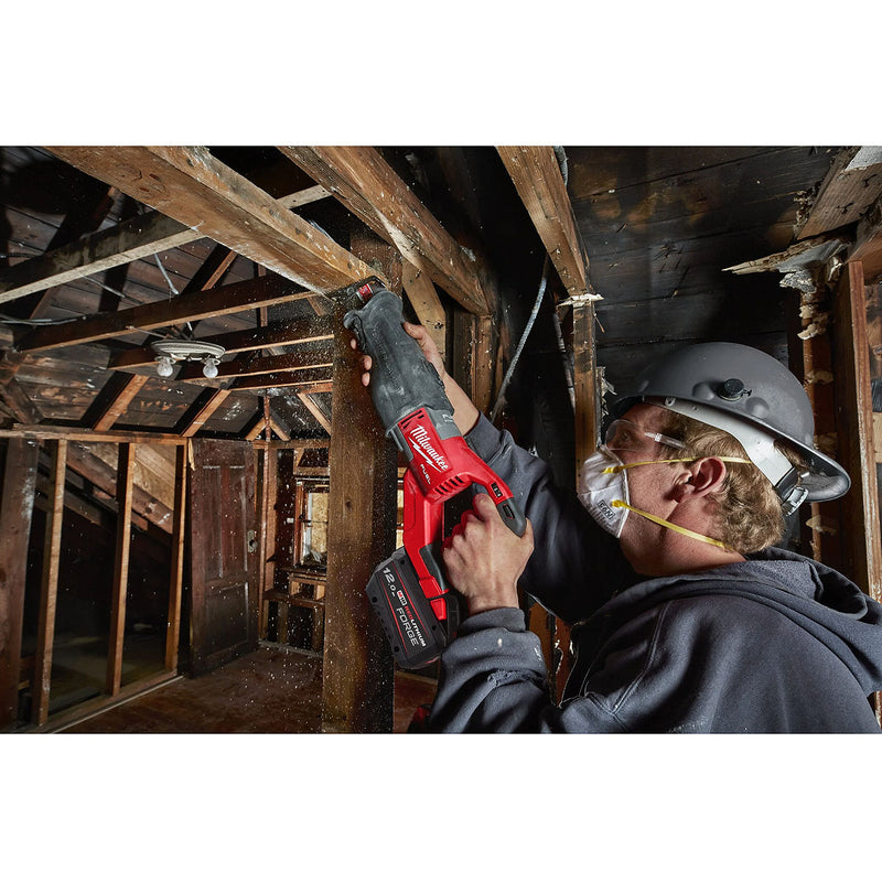 Máy cưa kiếm Milwaukee M18 FSX dùng Pin 18V, độ xọc 32mm