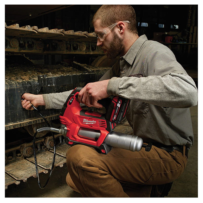 Máy bơm mỡ Milwaukee M18 GG dùng Pin 18V, áp suất bơm 690 bar