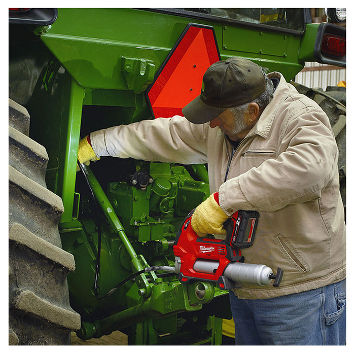 Máy bơm mỡ Milwaukee M18 GG dùng Pin 18V, áp suất bơm 690 bar