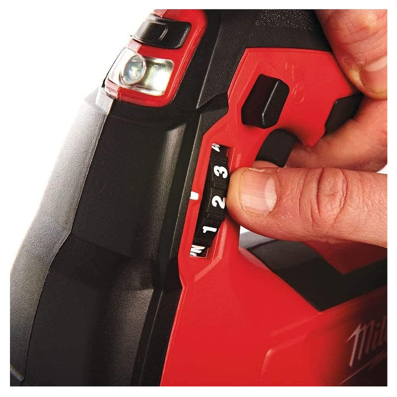 Máy bơm mỡ Milwaukee M18 GG dùng Pin 18V, áp suất bơm 690 bar