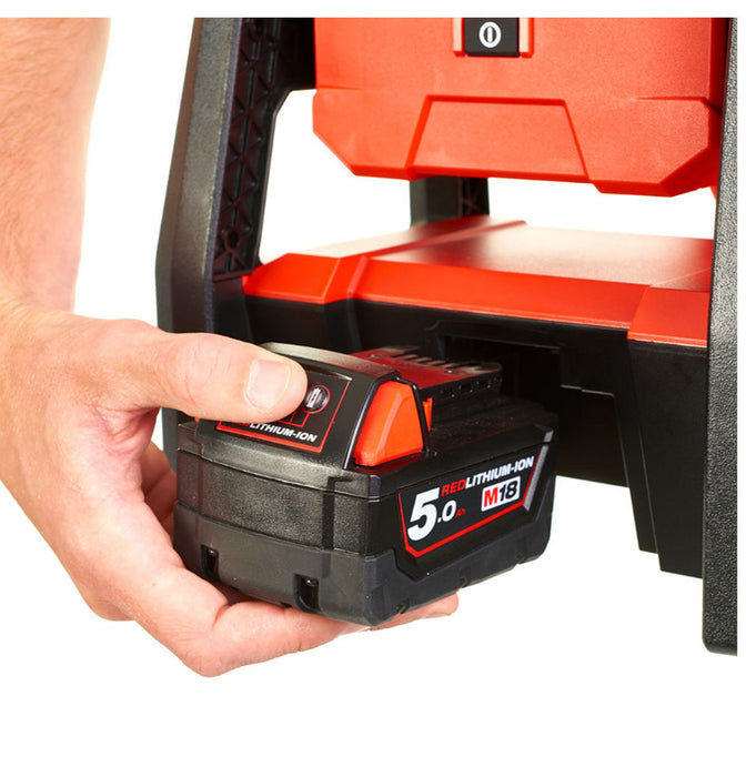 Đèn LED công trường Milwaukee M18 HAL dùng Pin 18V hoặc điện 220V/AC,  độ sáng 3,000lm