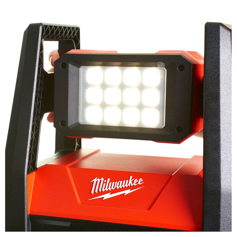 Đèn LED công trường Milwaukee M18 HAL dùng Pin 18V hoặc điện 220V/AC,  độ sáng 3,000lm