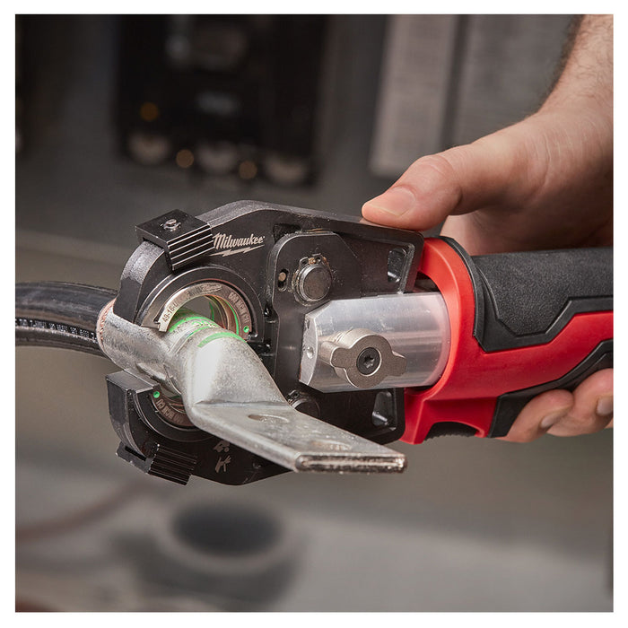 Mấy bấm cose thủy lực Milwaukee M18 HCCT dùng Pin 18V, lực bấm 6 tấn ( 53 kN ), công nghệ ONE-KEY