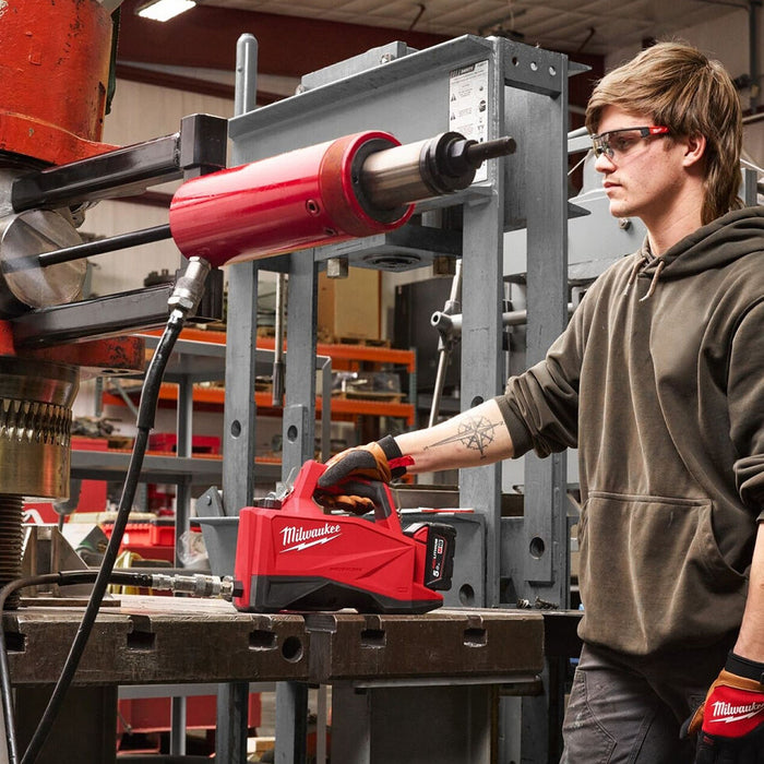 Máy bơm thủy lực mini Milwaukee M18 HMP700 dùng Pin 18V, áp suất bơm tối đa 700 bar