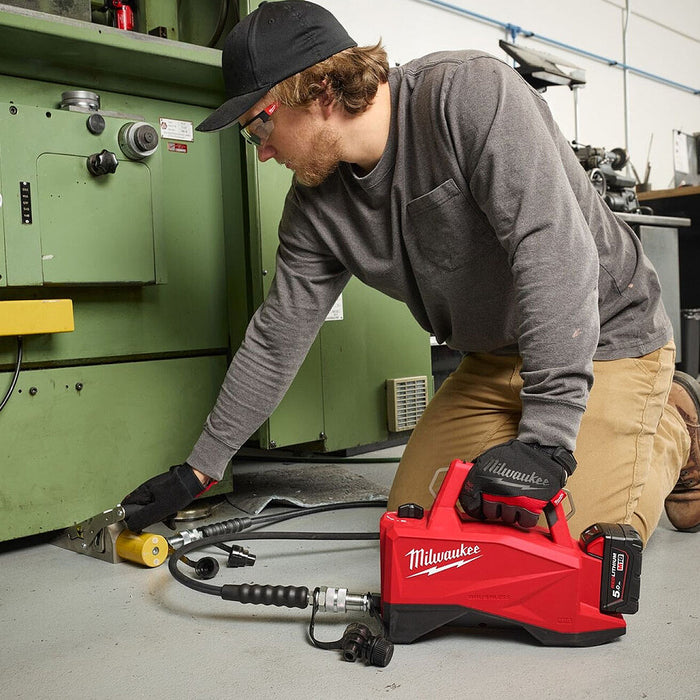 Máy bơm thủy lực mini Milwaukee M18 HMP700 dùng Pin 18V, áp suất bơm tối đa 700 bar
