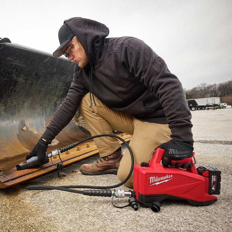 Máy bơm thủy lực mini Milwaukee M18 HMP700 dùng Pin 18V, áp suất bơm tối đa 700 bar