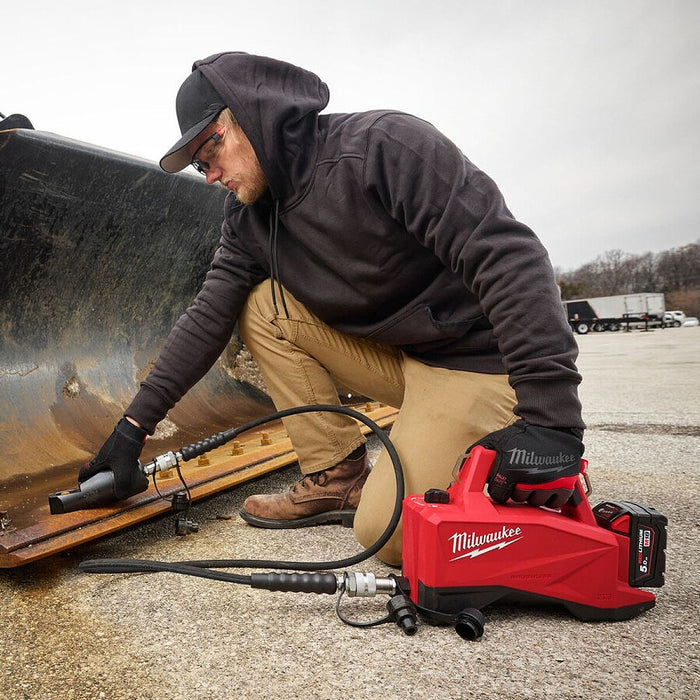 Máy bơm thủy lực mini Milwaukee M18 HMP700 dùng Pin 18V, áp suất bơm tối đa 700 bar