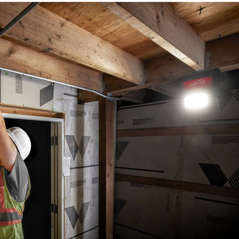 Đèn LED hiệu suất cao Milwaukee M18 HOAL dùng Pin 18V hoặc dùng điện 110 - 220V/AC, độ sáng 4,000lm