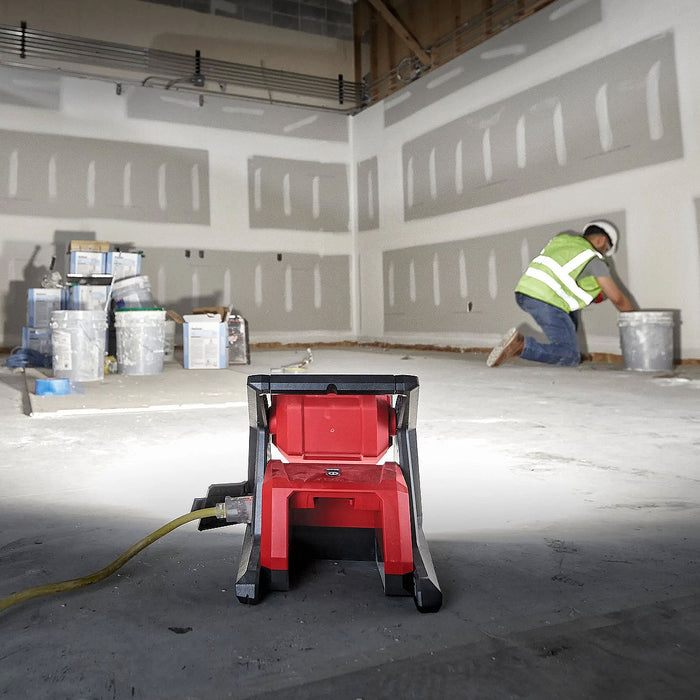 Đèn LED hiệu suất cao Milwaukee M18 HOAL dùng Pin 18V hoặc dùng điện 110 - 220V/AC, độ sáng 4,000lm