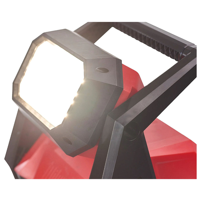 Đèn LED hiệu suất cao Milwaukee M18 HOAL dùng Pin 18V hoặc dùng điện 110 - 220V/AC, độ sáng 4,000lm