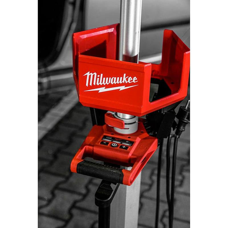Đèn LED công trường hiệu suất cao Milwaukee M18 HOSALC dùng Pin 18V hoặc dùng điện 110 - 220V/AC, độ sáng 6,000lm