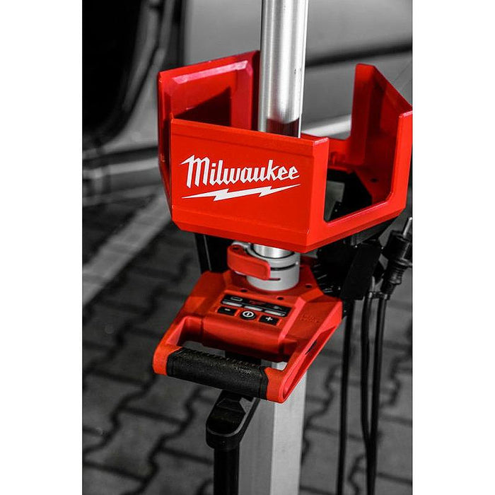 Đèn LED công trường hiệu suất cao Milwaukee M18 HOSALC dùng Pin 18V hoặc dùng điện 110 - 220V/AC, độ sáng 6,000lm
