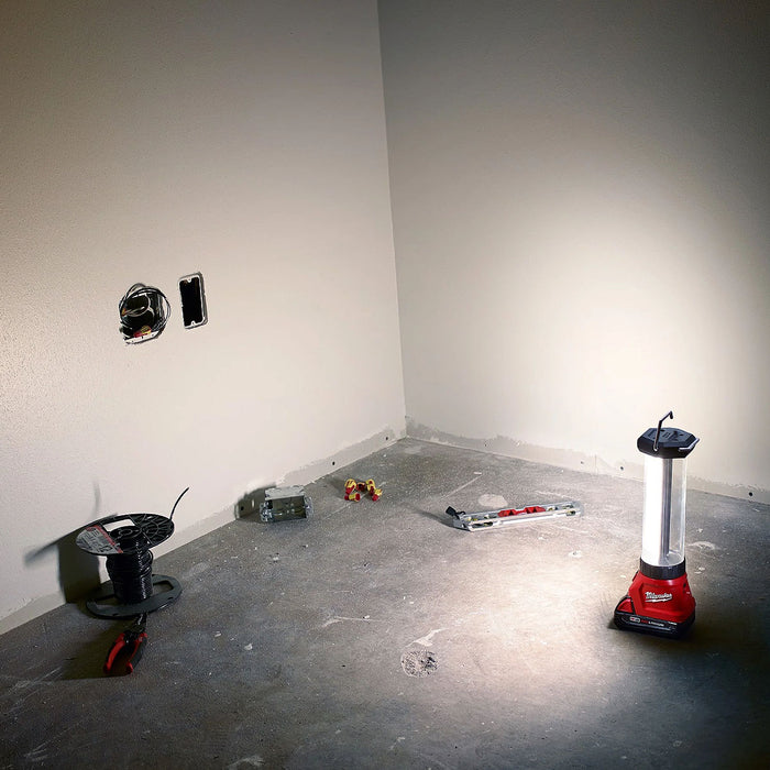 Đèn lồng Milwaukee M18 LL dùng Pin 18V, độ sáng 700lm