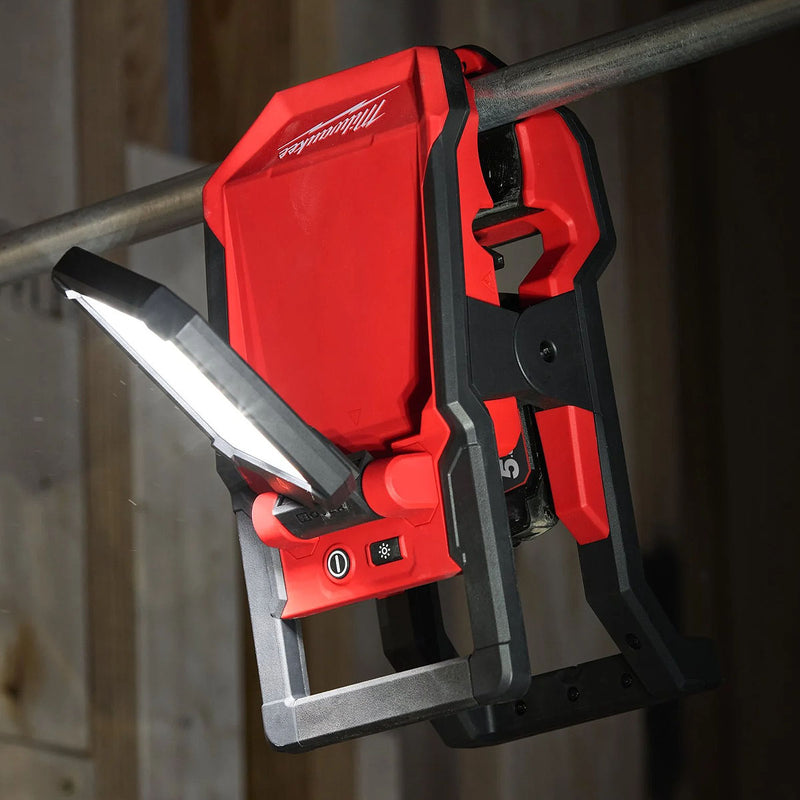 Đèn LED Milwaukee M18 PAL2 dùng Pin 18V, độ sáng 2,000lm