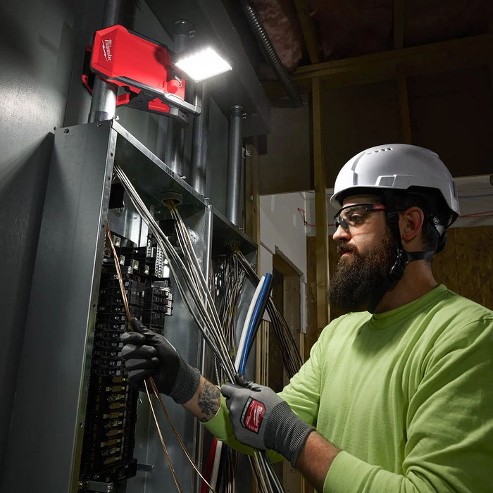 Đèn LED Milwaukee M18 PAL2 dùng Pin 18V, độ sáng 2,000lm