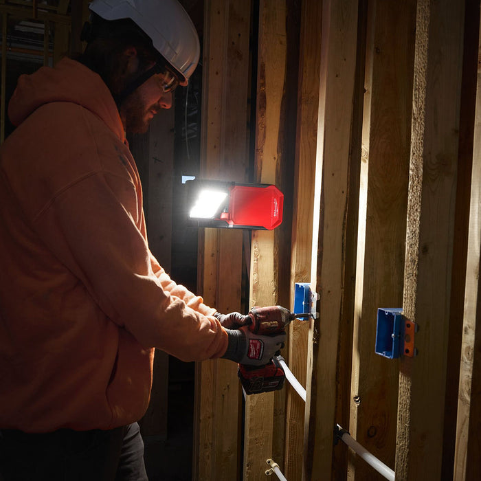 Đèn LED Milwaukee M18 PAL2 dùng Pin 18V, độ sáng 2,000lm