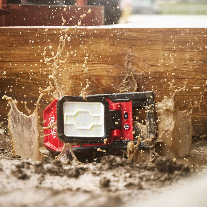 Đèn LED Milwaukee M18 PAL2 dùng Pin 18V, độ sáng 2,000lm