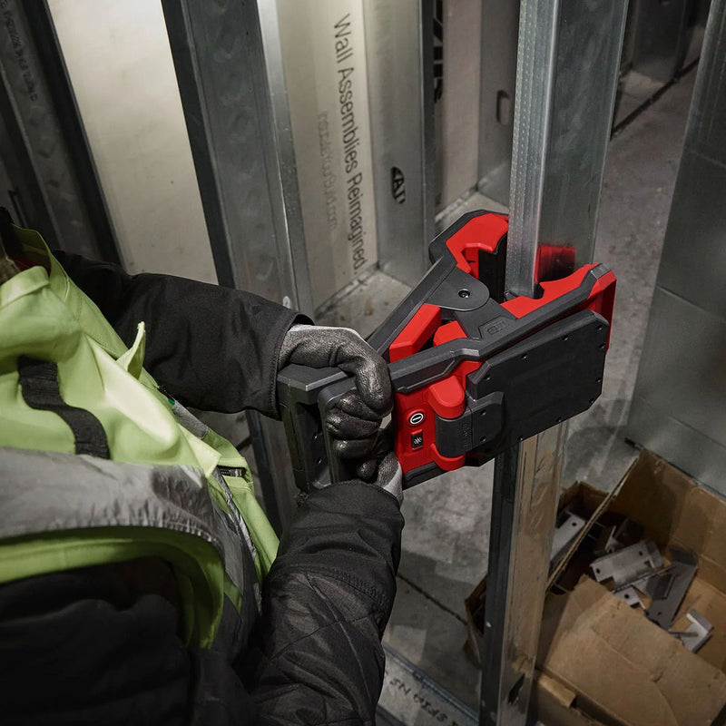 Đèn LED Milwaukee M18 PAL2 dùng Pin 18V, độ sáng 2,000lm