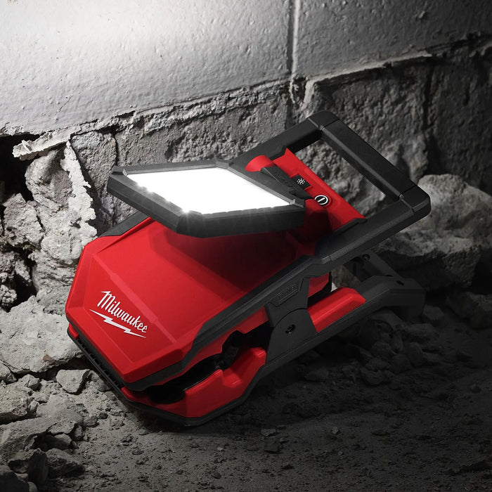 Đèn LED Milwaukee M18 PAL2 dùng Pin 18V, độ sáng 2,000lm