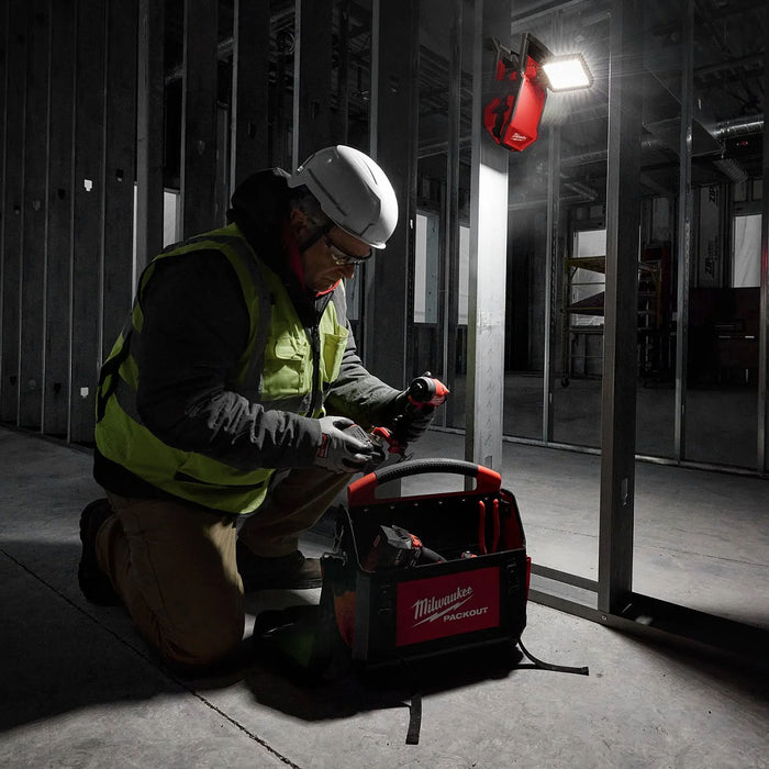 Đèn LED Milwaukee M18 PAL2 dùng Pin 18V, độ sáng 2,000lm