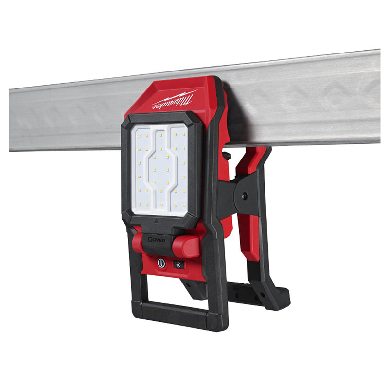 Đèn LED Milwaukee M18 PAL2 dùng Pin 18V, độ sáng 2,000lm