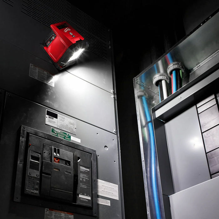 Đèn LED Milwaukee M18 PAL dùng Pin 18V, độ sáng 1,500lm