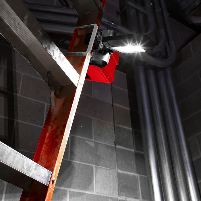 Đèn LED Milwaukee M18 PAL dùng Pin 18V, độ sáng 1,500lm