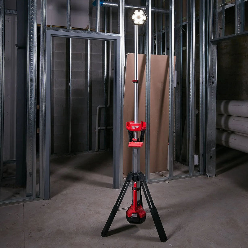 Đèn LED công trường Milwaukee M18 SAL dùng Pin 18V, độ sáng 2,000lm
