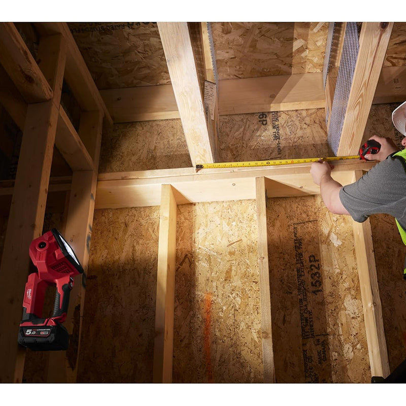 Đèn LED Milwaukee M18 SLED dùng Pin 18V, độ sáng 1,250lm