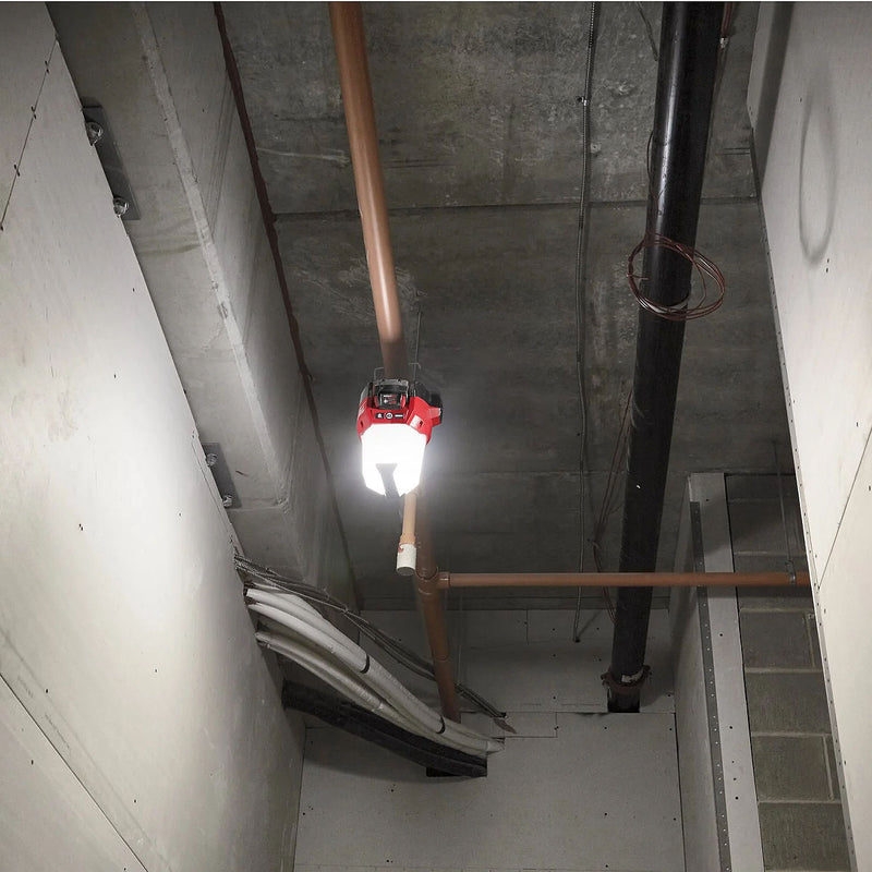 Đèn LED Milwaukee M18 TAL dùng Pin 18V, độ sáng 2,200lm