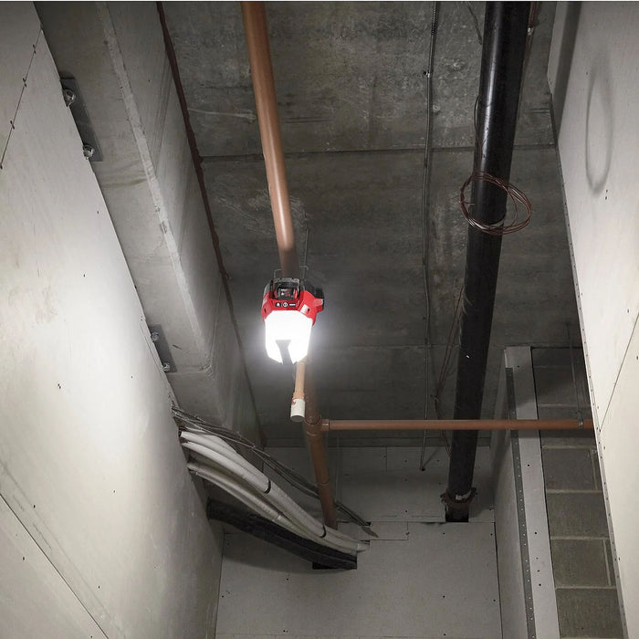 Đèn LED Milwaukee M18 TAL dùng Pin 18V, độ sáng 2,200lm