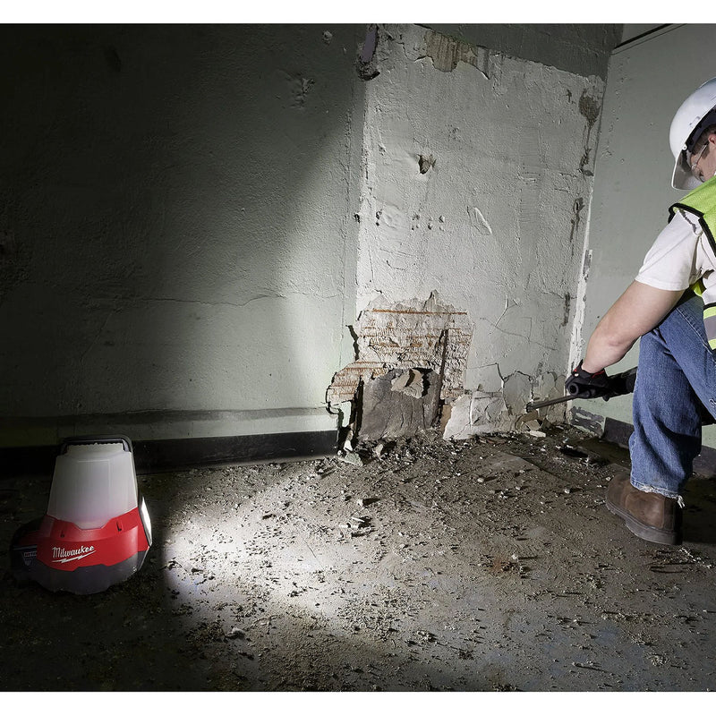 Đèn LED Milwaukee M18 TAL dùng Pin 18V, độ sáng 2,200lm