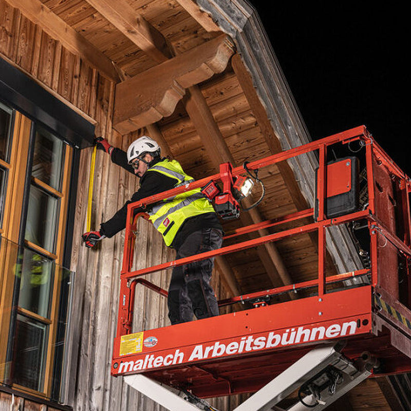 Đèn LED đôi Milwaukee M18 UBL dùng Pin 18V, độ sáng 2,500lm