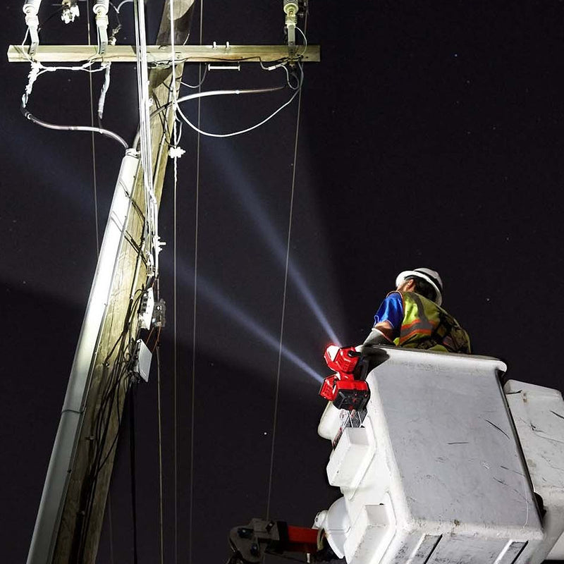 Đèn LED đôi Milwaukee M18 UBL dùng Pin 18V, độ sáng 2,500lm