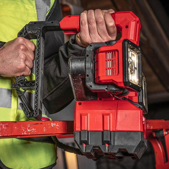 Đèn LED đôi Milwaukee M18 UBL dùng Pin 18V, độ sáng 2,500lm