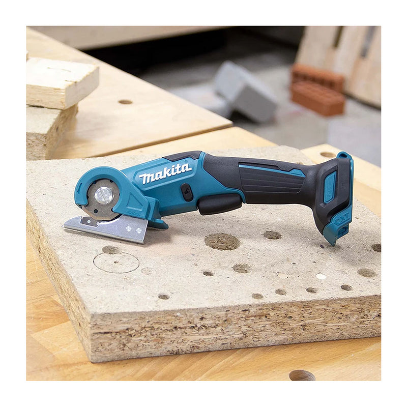 Máy cắt thảm, da, bạt và vật liệu mềm Makita CP100D dùng Pin 12Vmax CXT khả năng cắt tối đa 6mm