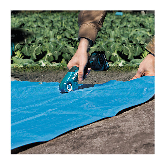 Máy cắt thảm, da, bạt và vật liệu mềm Makita CP100D dùng Pin 12Vmax CXT khả năng cắt tối đa 6mm