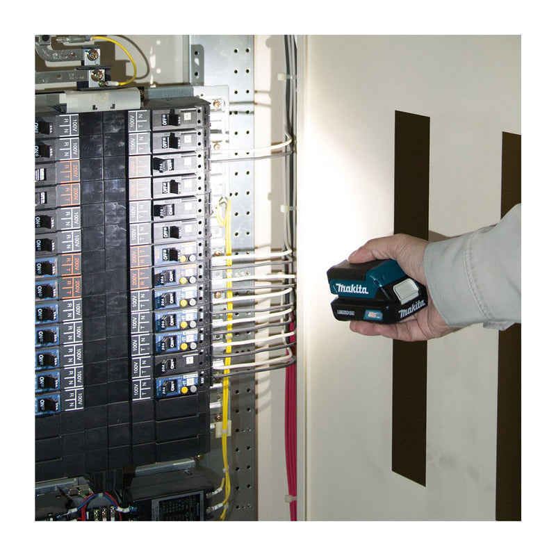 Đèn LED mini Makita ML103 dùng Pin 12Vmax CXT, độ sáng 100lm