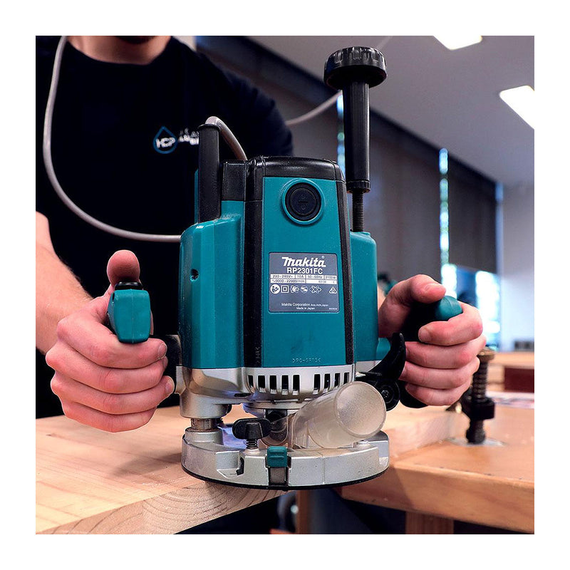 Máy phay Makita RP2301FC công suất 2100W, chấu bóp 12.7mm ( 1/2 inch )