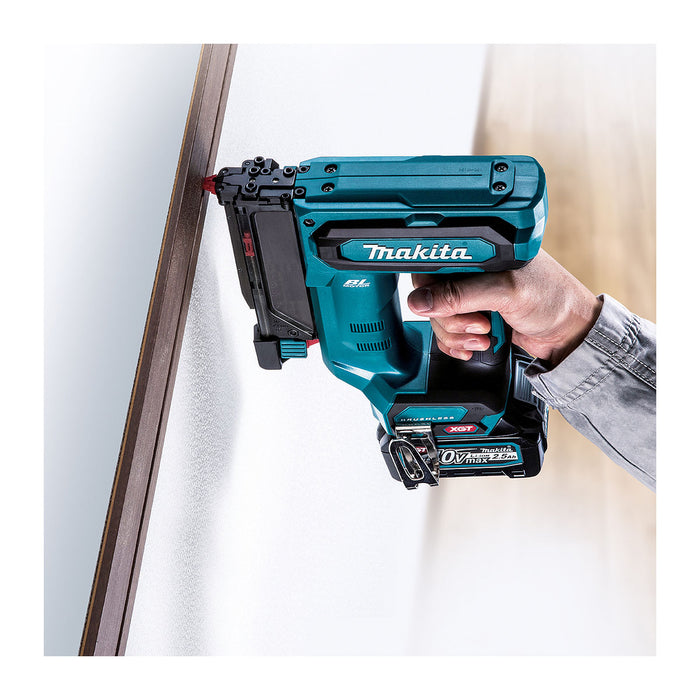 Máy bắn đinh chỉ không đầu Makita PT001G dùng Pin 40Vmax XGT, kích thước đinh 15-35mm cở đinh 23Ga