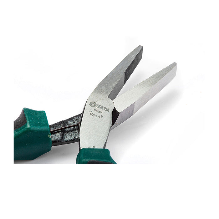 Kìm điện mũi phẳng mini SATA 70614A kích thước 5.5 inch, chất liệu thép Cr-Ni, tay cầm nhựa TPR