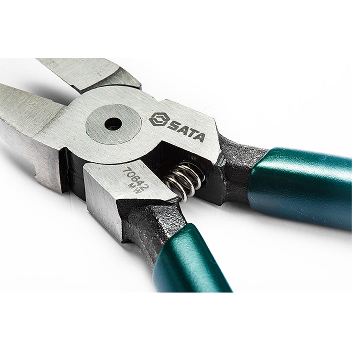 Kìm cắt chất liệu thép Cr-V cán bọc nhựa SATA