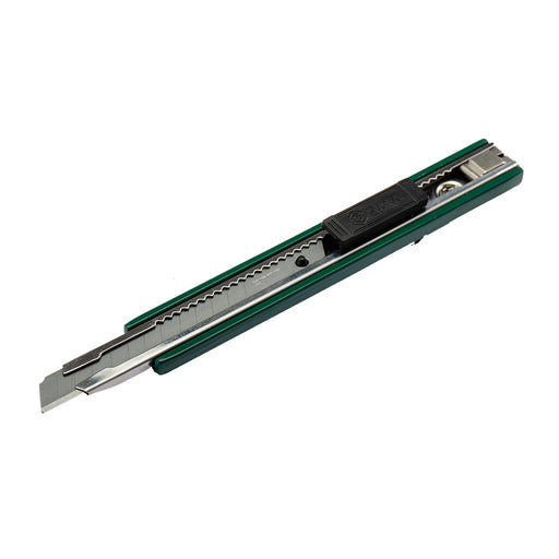 Dao rọc giấy SATA 93424A, 9mm x 80mm, lưỡi SK2 sắc bén, khóa tự động, thân nhựa ABS chịu lực, kẹp cài thép không gỉ.