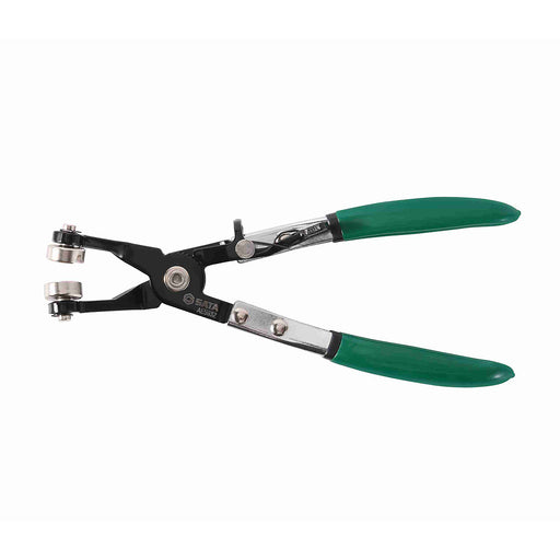 Kìm tháo kẹp ống nước SATA AE5932 230mm, chuyên dụng cho kẹp lò xo, đầu cong 45°, cơ cấu khóa bánh cóc, tay cầm PVC chống trượt.