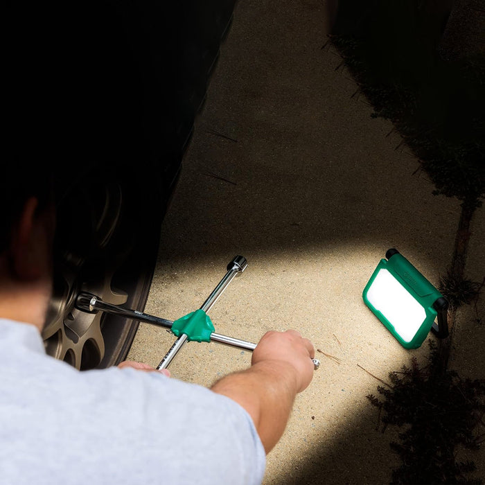 Đèn LED SATA ST90614 dùng Pin sạc qua cổng USB, độ sáng 2,000lm