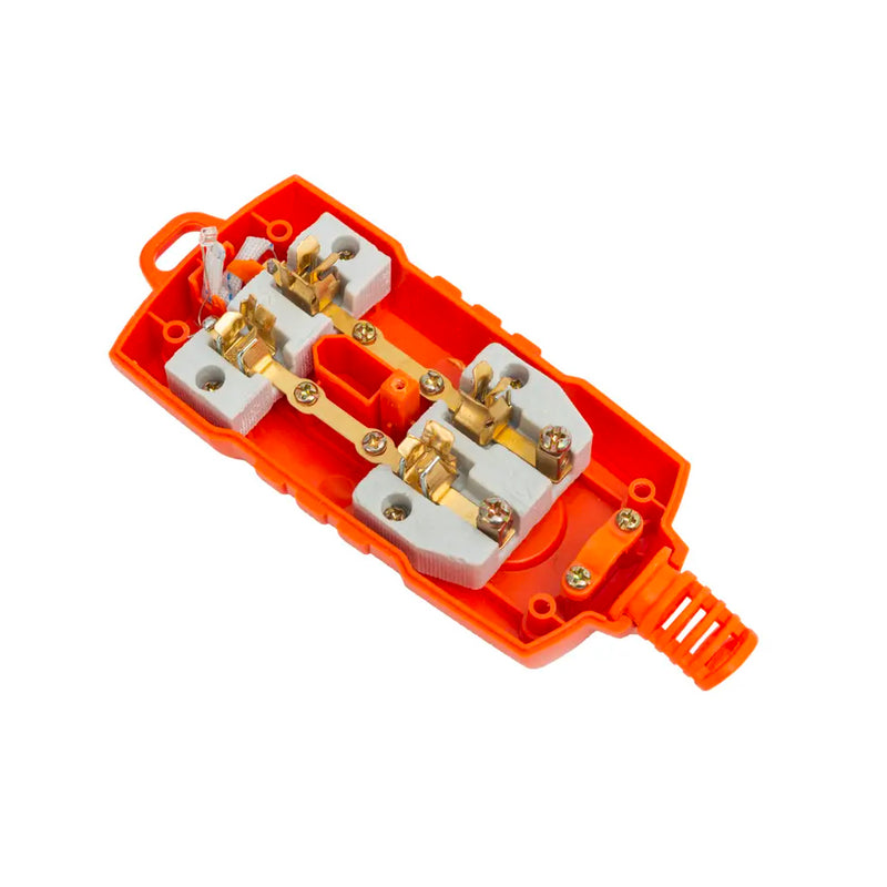 Cấu tạo lõi sứ chịu nhiệt và lò xo kẹp chống mo-vê bên trong ổ cắm SOPOKA 6000W