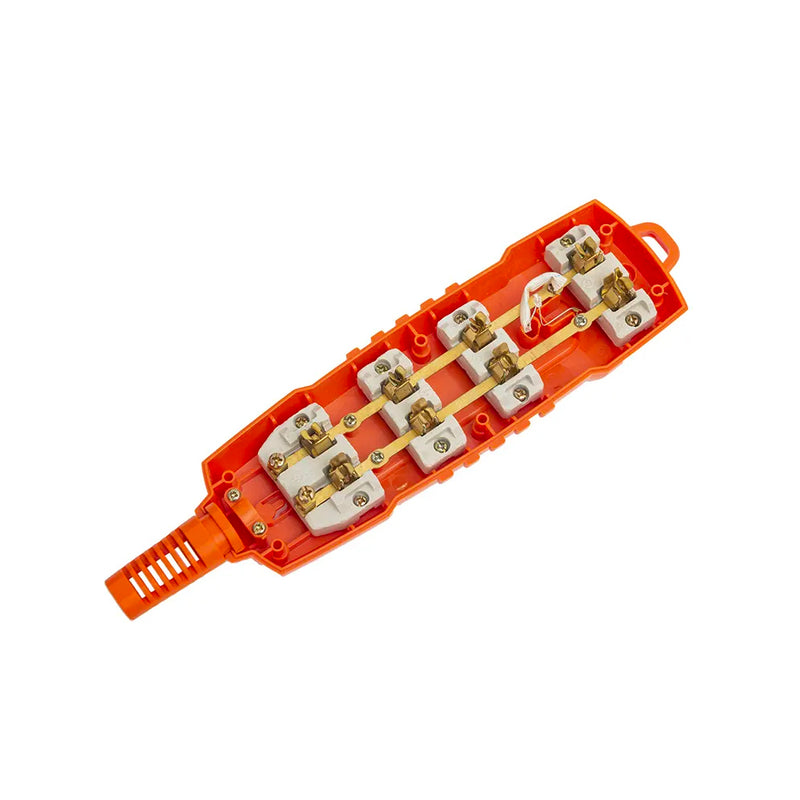 Cấu tạo lõi sứ chống cháy và lò xo kẹp đồng bên trong ổ cắm SOPOKA 4S-3000W